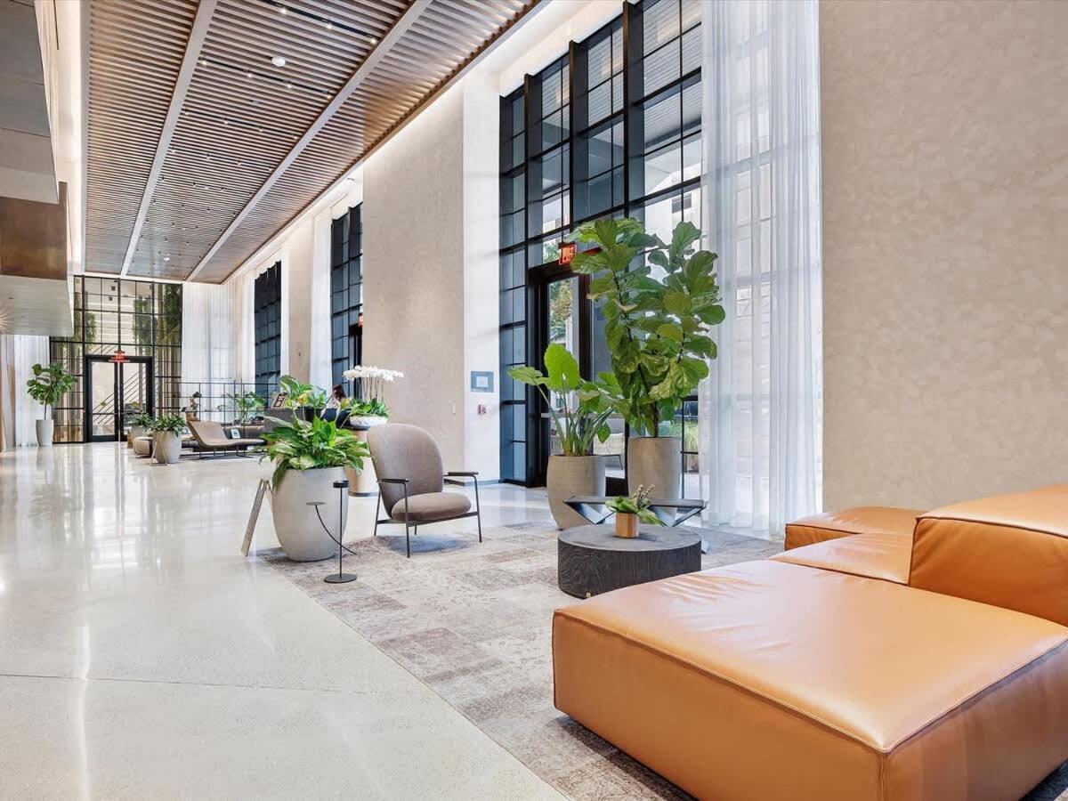 Apartment Mvr Ultra-high Floor Retreat With Balcony