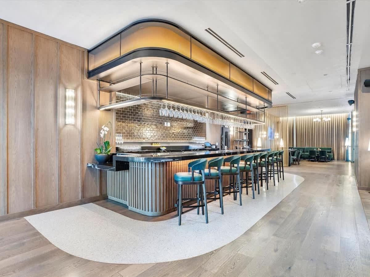 Mvr Ultra-high Floor Retreat With Balcony Miami