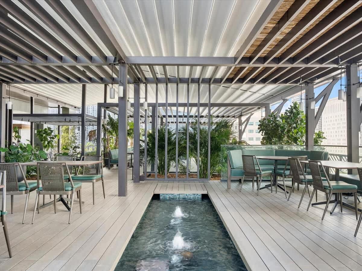 Apartment Mvr Ultra-high Floor Retreat With Balcony *