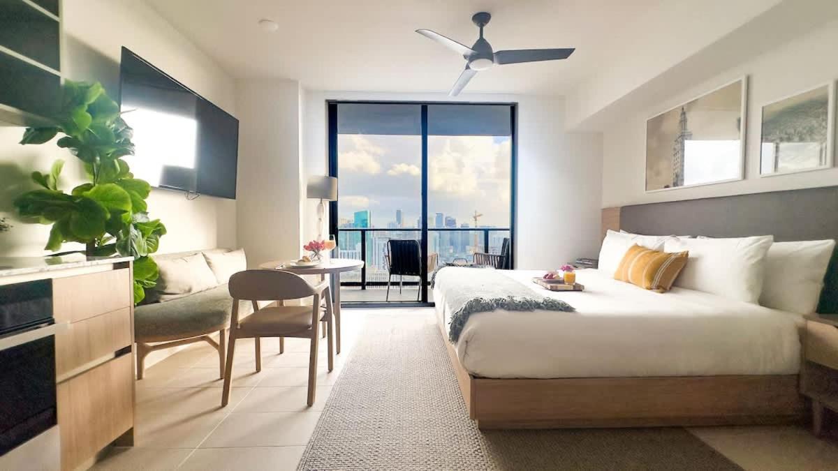 Mvr Ultra-high Floor Retreat With Balcony Miami