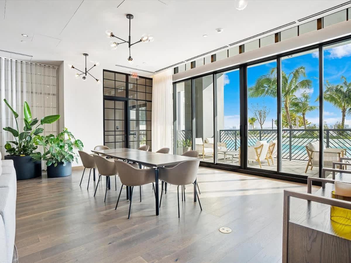 Apartment Mvr Ultra-high Floor Retreat With Balcony Miami